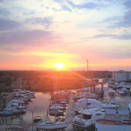 Holidays Penthouse: Panoramic Port Views With Free Wifi & Parking *