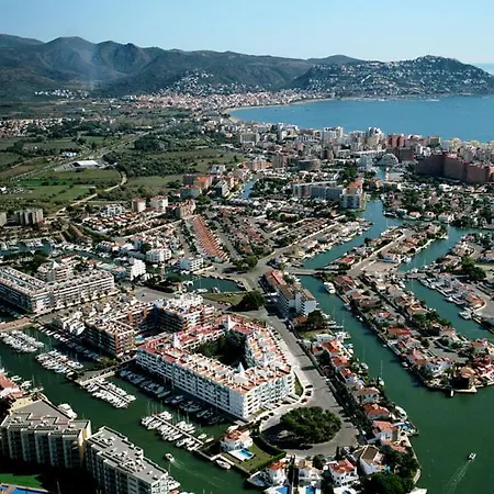 Holidays Penthouse: Panoramic Port Views With Free Wifi & Parking Apartment Roses