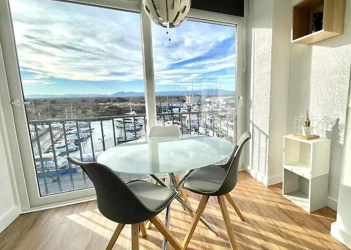 Holidays Penthouse Vues Panoramiques Sur Le Port Naval,un Sejour Elegant Assure 