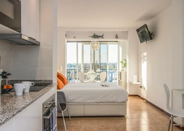 Holidays Penthouse Vues Panoramiques Sur Le Port Naval,un Sejour Elegant Assure 